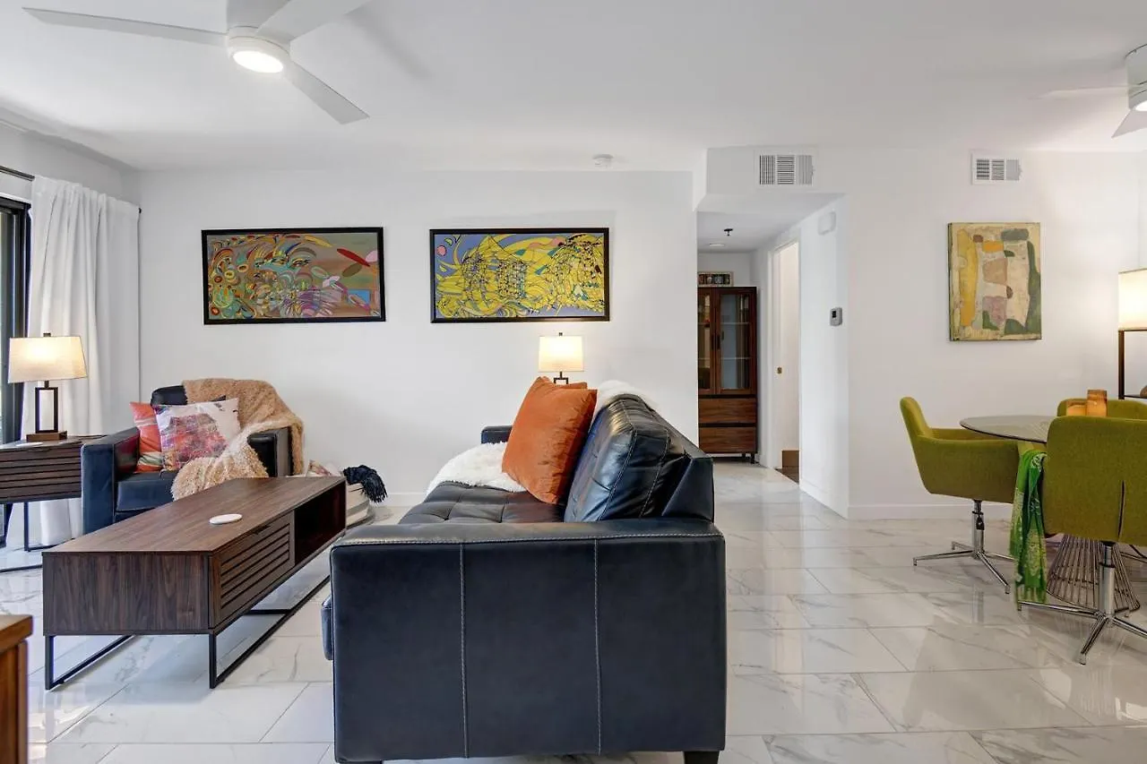 Modern Plaza Villas Oasis Palm Springs Holiday home