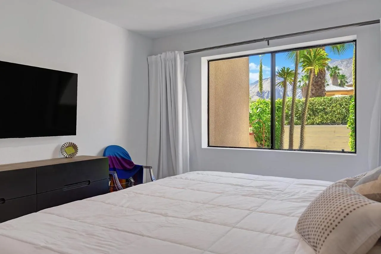 Modern Plaza Villas Oasis Palm Springs