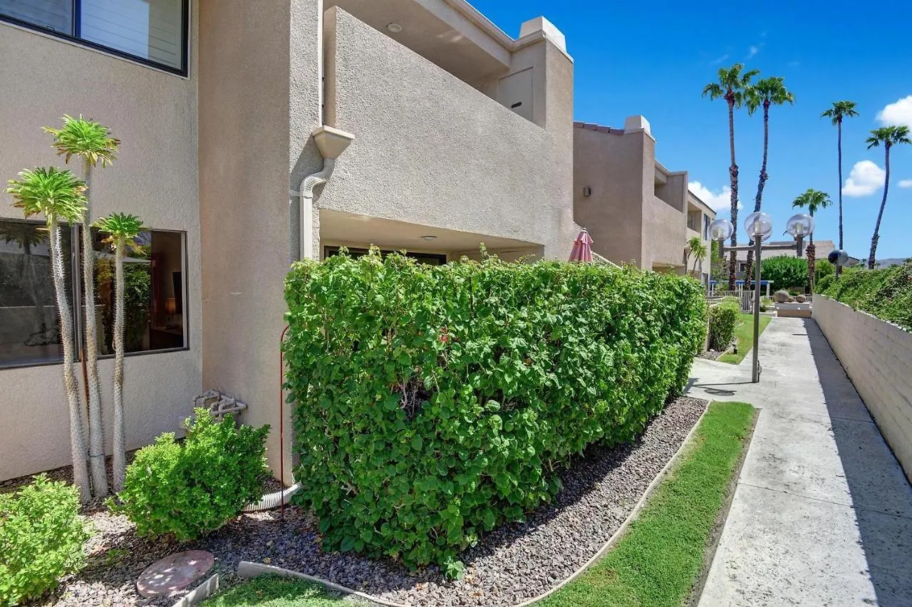Modern Plaza Villas Oasis Palm Springs Holiday home